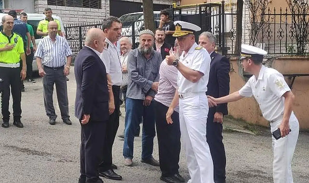 Komutanlardan şehidin ailesine taziye ziyareti