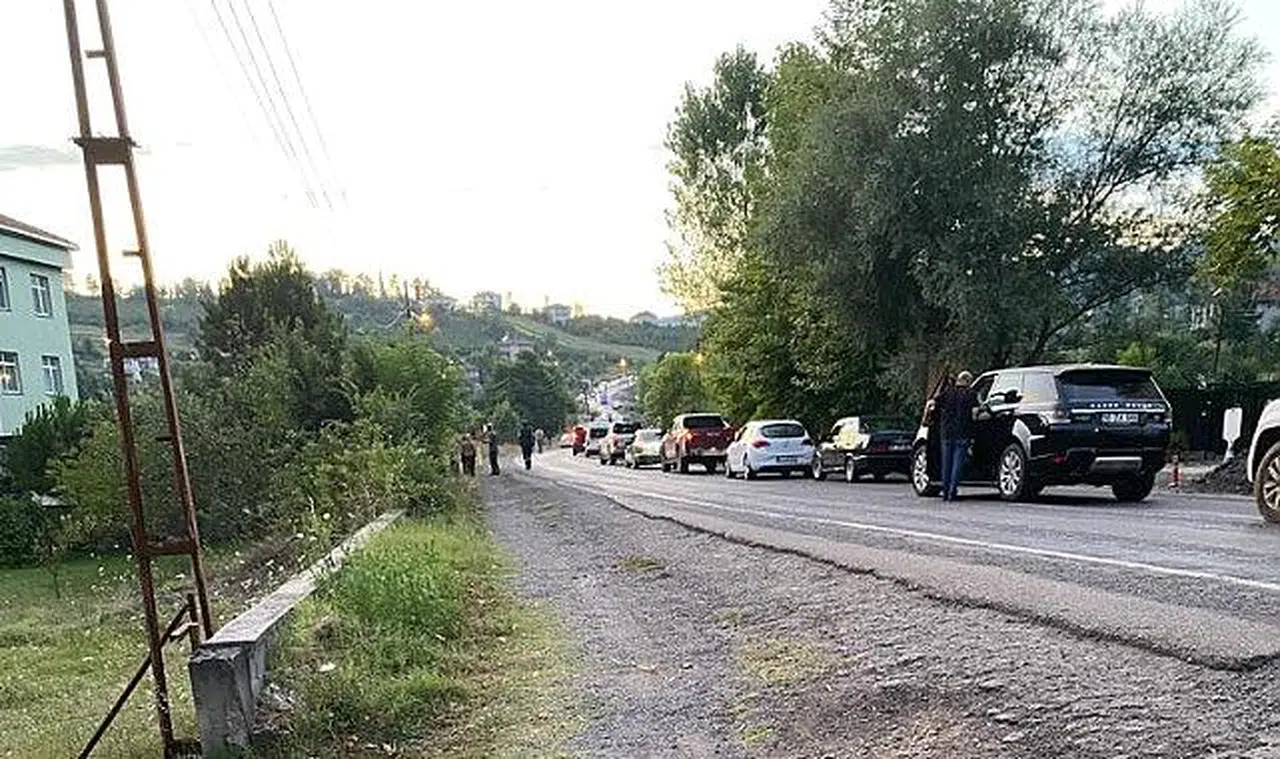 Motosikletin lastiği patladı 2 kişi yaralandı 