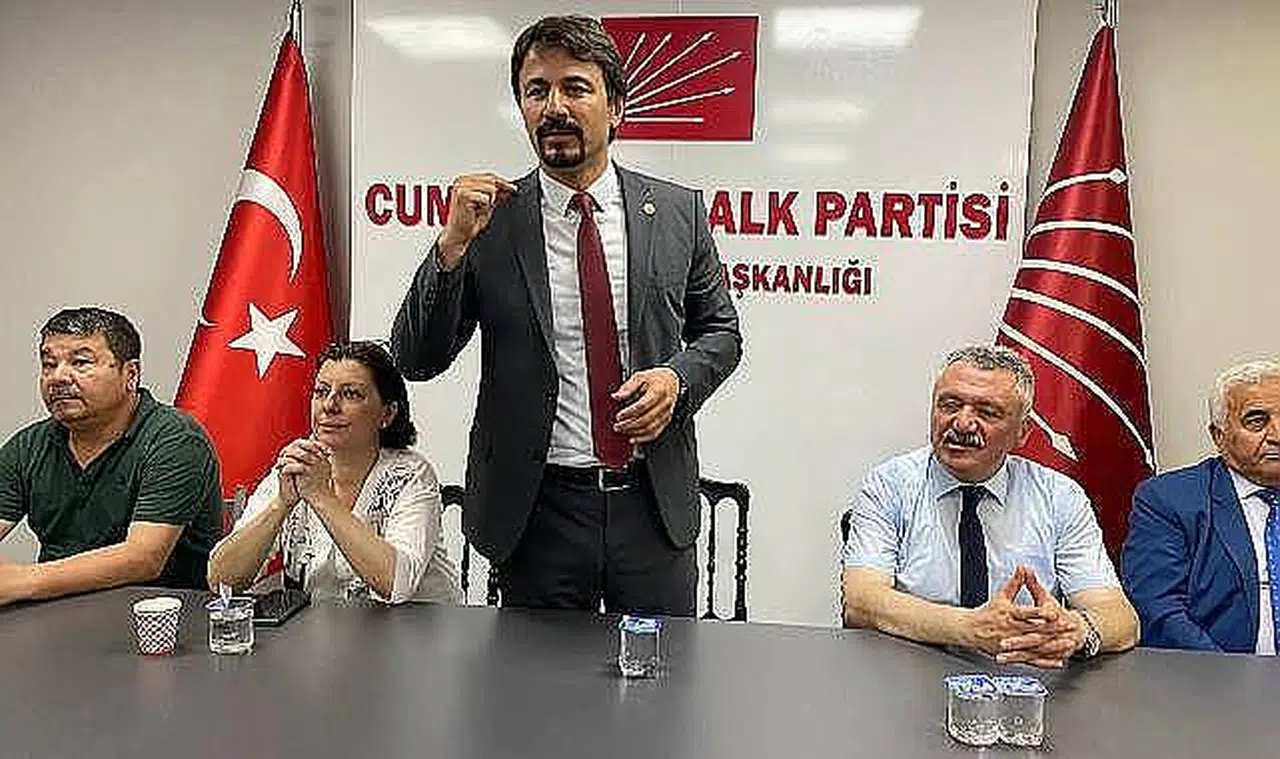 “Türkiye’nin her yerine yol yapmakla övünüyorsunuz; Ereğli-Devrek yolunu bitiremiyorsunuz!”