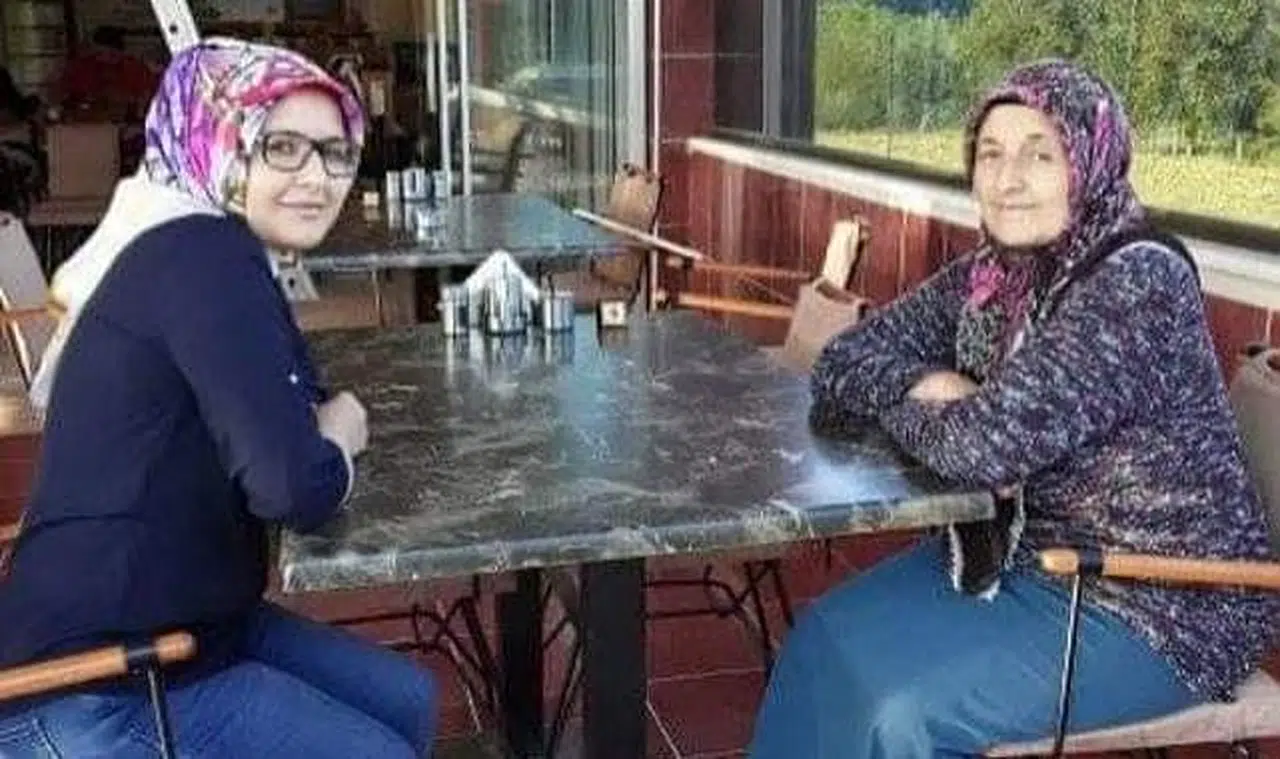 Vahşet.... Annesi ile anneannesini baltayla parçalayıp sokağa attı