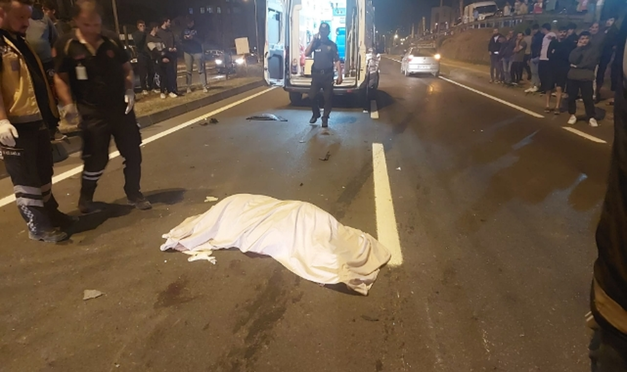 Feci ölüm, dehşet anları! Yaşlı kadın otomobilin altında metrelerce sürüklendi