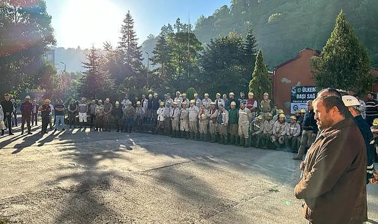 Madenciler şehit düşen arkadaşları için Kur'an-ı Kerim okuttu
