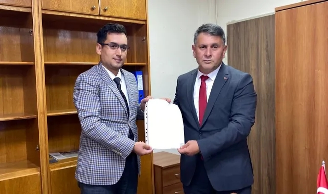 MHP İl Başkanı Mustafa Öztürk mazbatasını aldı