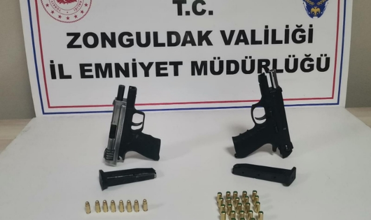 Polis ekipleri ruhsatsız tabanca ele geçirdi  