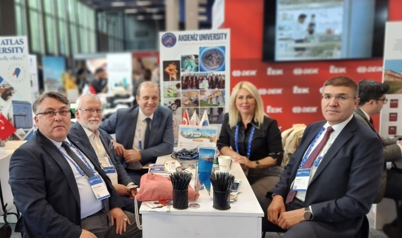 Rektör Özölçer, Avrupa’nın En Büyük Yükseköğretim Fuarına Katıldı