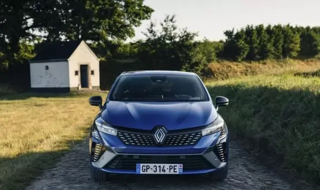 Renault Clio yenilendi, hibrit motorla geldi