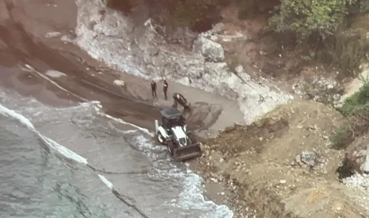 Tersane plajı bölgesine dökülen hafriyat için çalışma başlatıldı