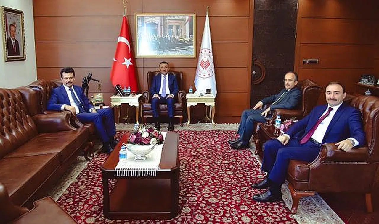 Vali Osman Hacıbektaşoğlu'na ziyaretler sürüyor.