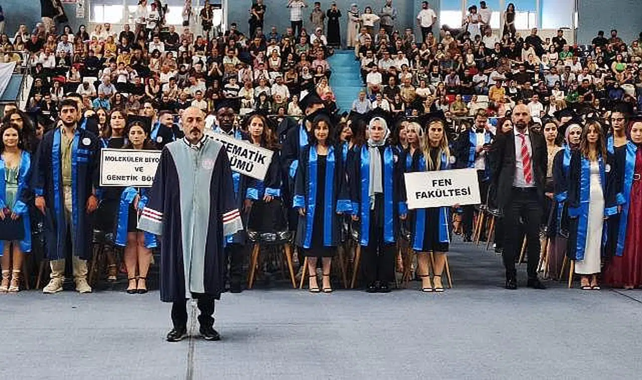 ZBEÜ'de mezuniyet coşkusu  