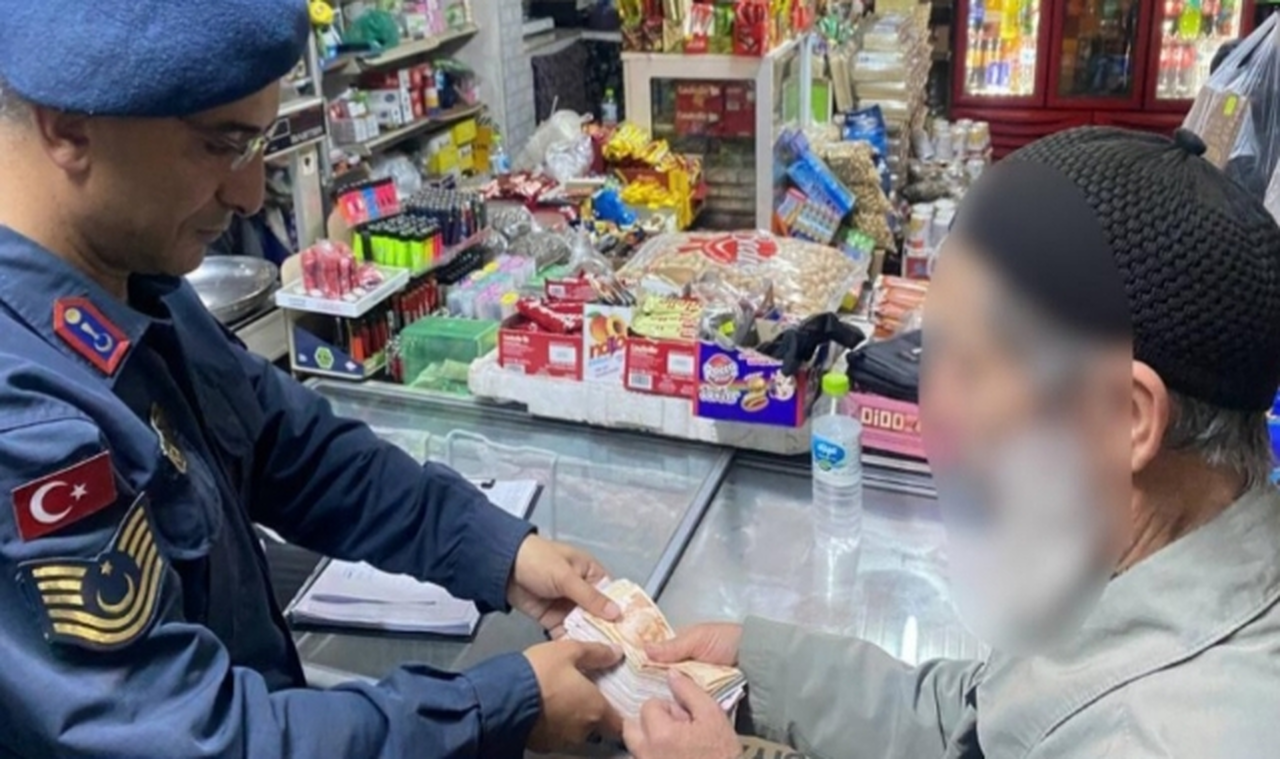 22 bin lira ile kayıplara karıştı! Hırsızın izini jandarma kameradan buldu