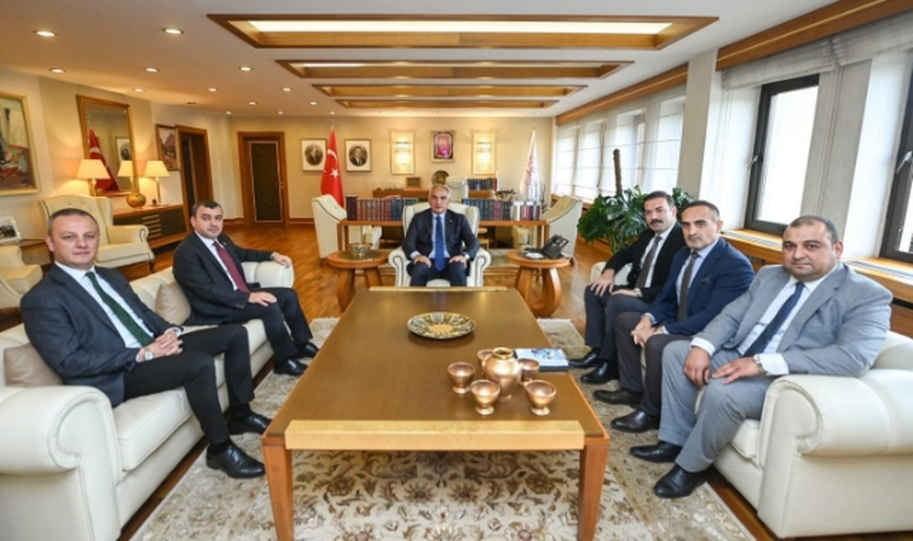 AK Parti heyeti Kültür ve Turizm Bakanlığı'nda...