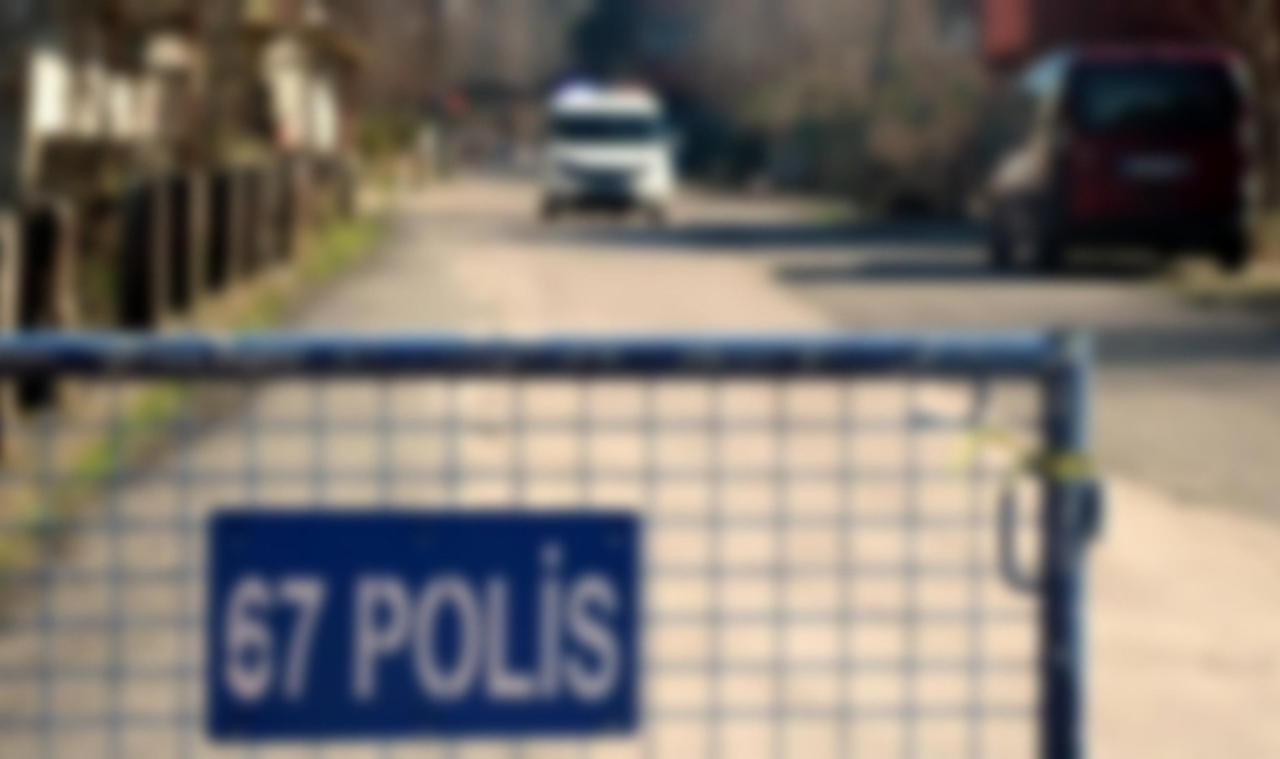 Dehşet Anları: Küçük Çocuğu Bıçakla Kovalayan Şahıs Aranıyor