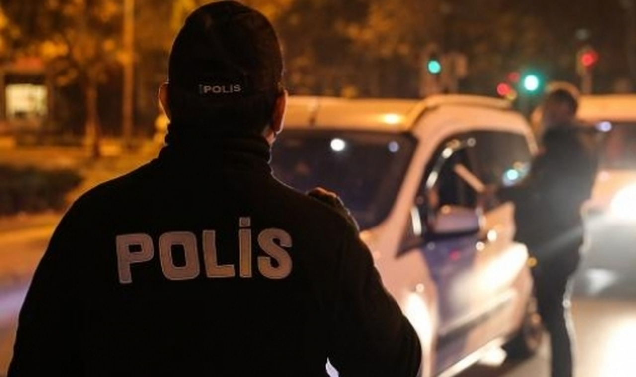 Dur ihtarına uymadı! Ekipler aracı kovalıyor