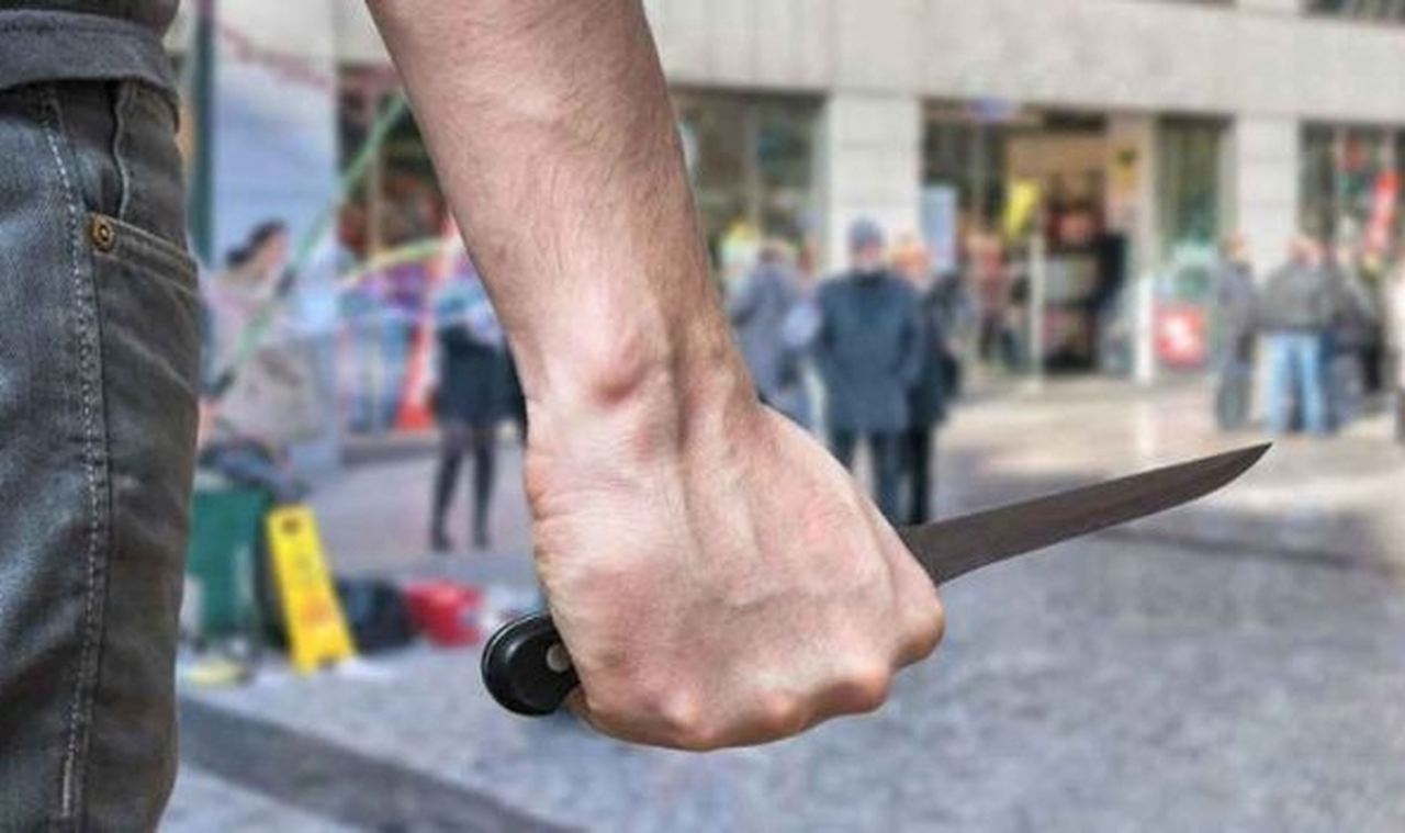 Eşini bıçakla delik deşik etti! Söylediği sözler pes dedirtti