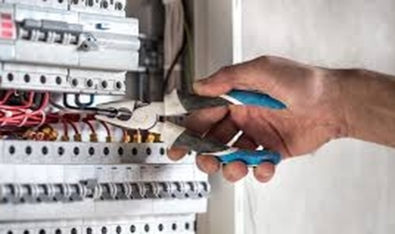 Ev sahibi kiracısının elektriğini kesti