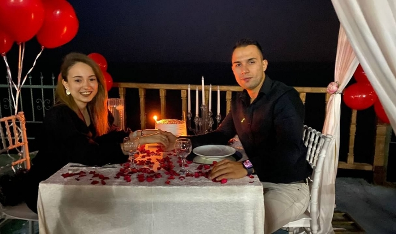 Evlilik yoluna adım attılar! Gazetecinin mutlu günü
