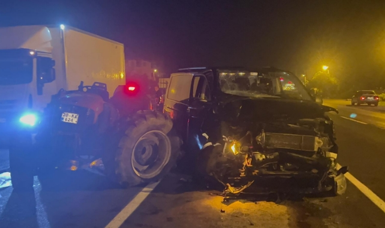 Feci kaza kamerada! Traktörle böyle çarpıştı