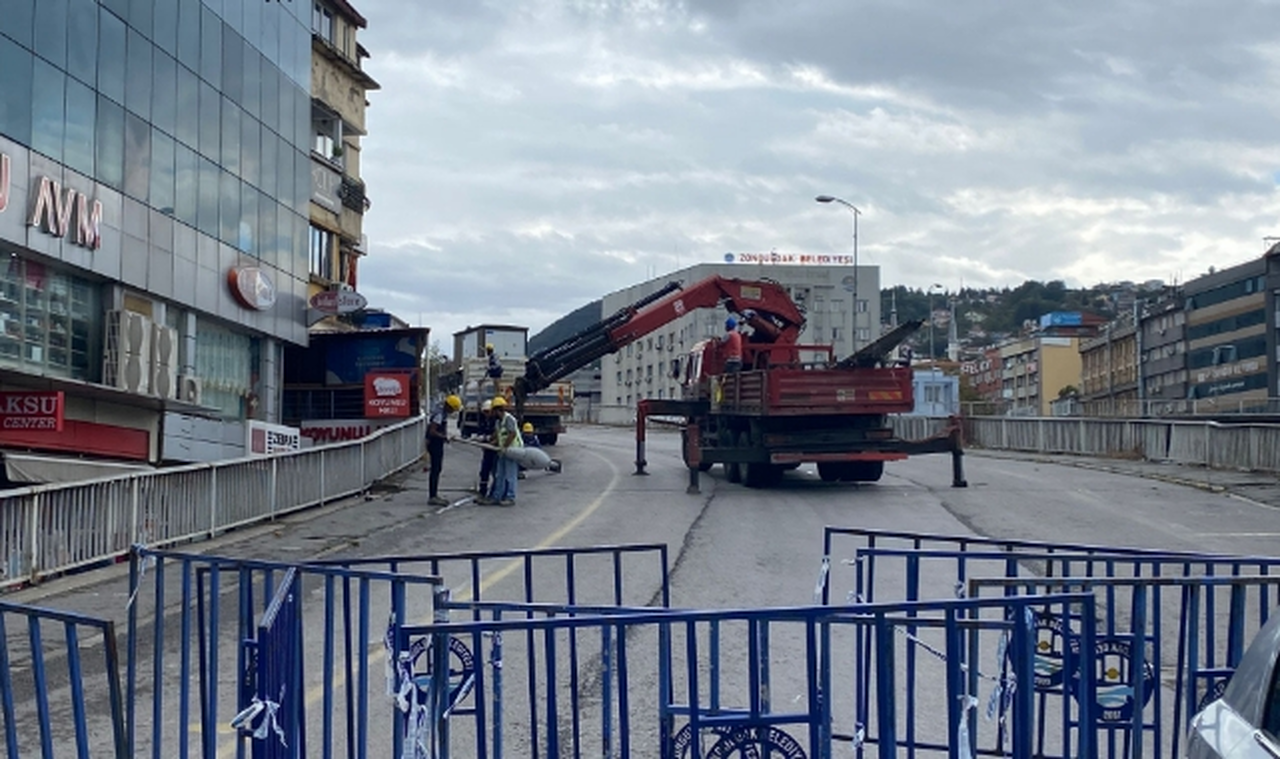 Fevkani Köprüsü'nde söküm işlemleri başladı