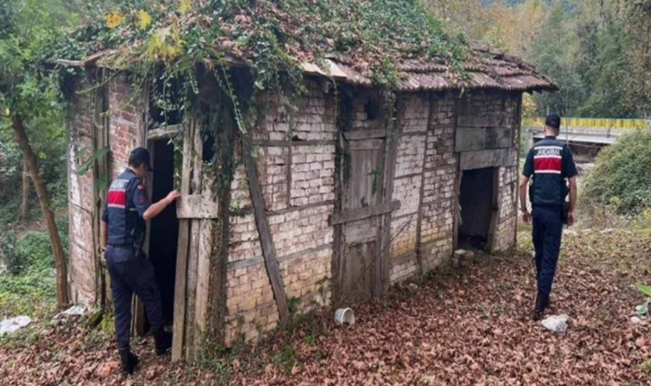 Huzurlu sokaklar operasyonu.. Jandarma ekipleri dinamit ele geçirdi!
