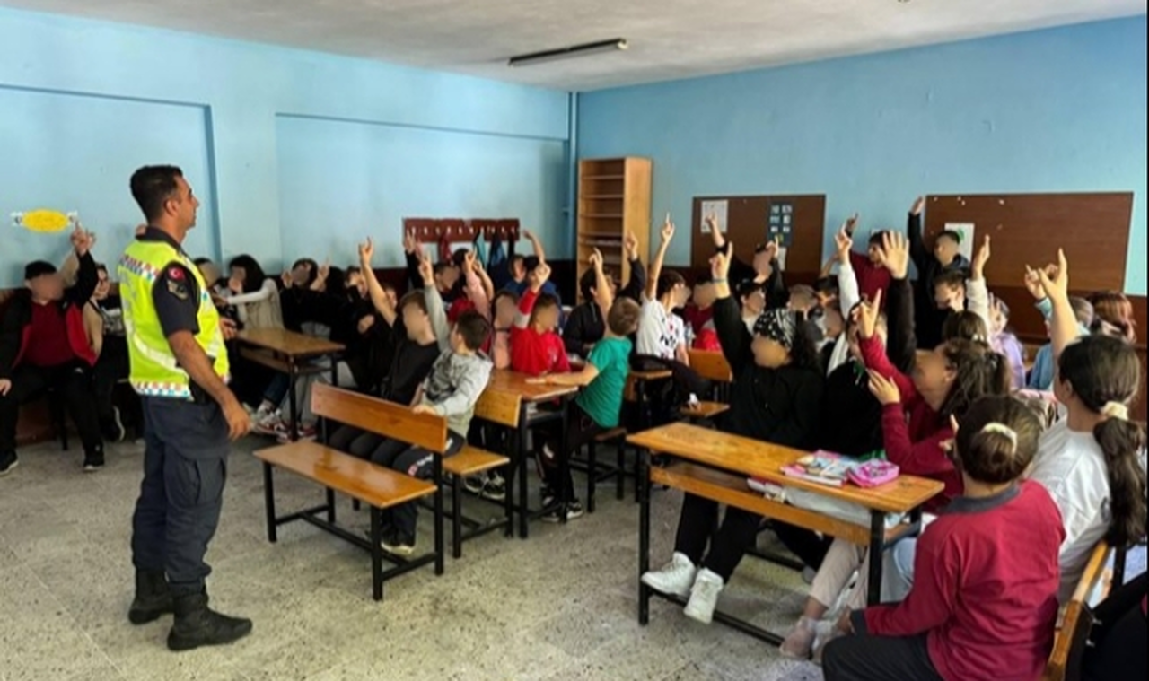 Jandarma; öğrencilere trafik kurallarını anlattı