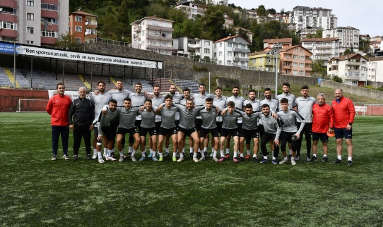 Pazar Günü Tüm Kalpler Eflatun Beyaz Renkler İle Atacak