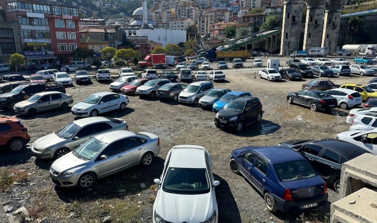 Ücretsiz otopark doldu taştı, ücretlisi boş kaldı!