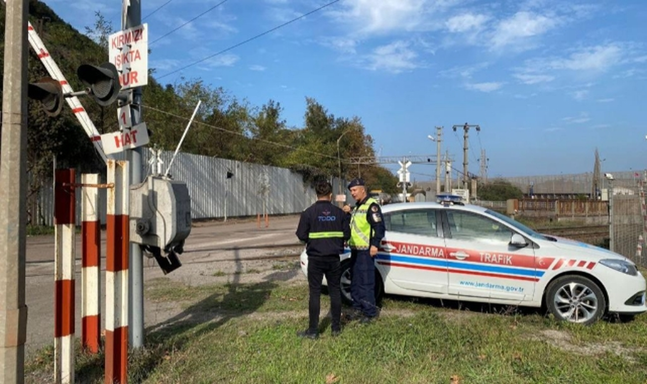 Zonguldak Jandarma'dan Hemzemin Geçitlerde Sıkı Kontrol