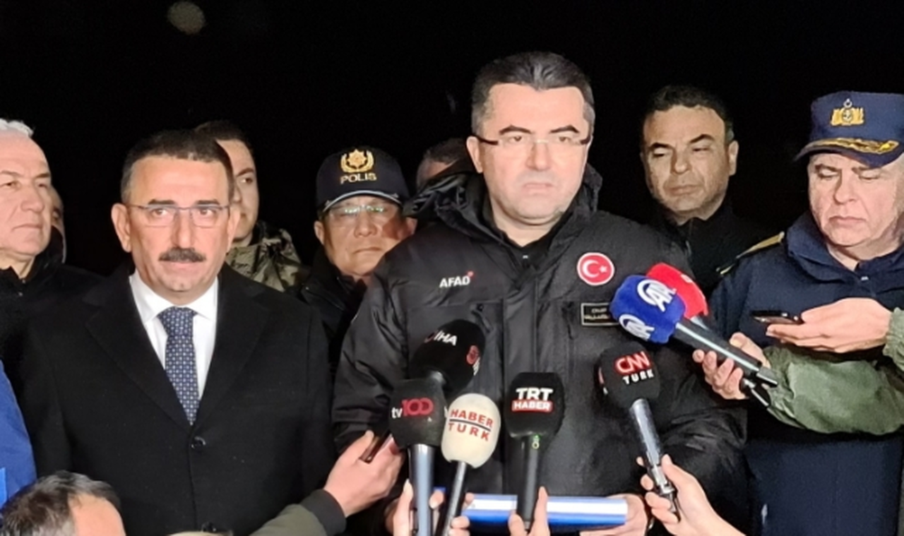 AFAD Başkanı: Hava koşulları elverdiği müddetçe 11 mürettebatı arama kurtarma çalışmaları sürecek