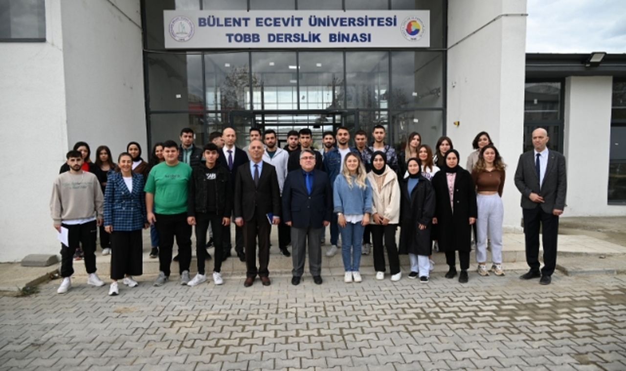 Rektör Özölçer Çaycuma Kampüsünde Öğrencilerle Bir Araya Geldi