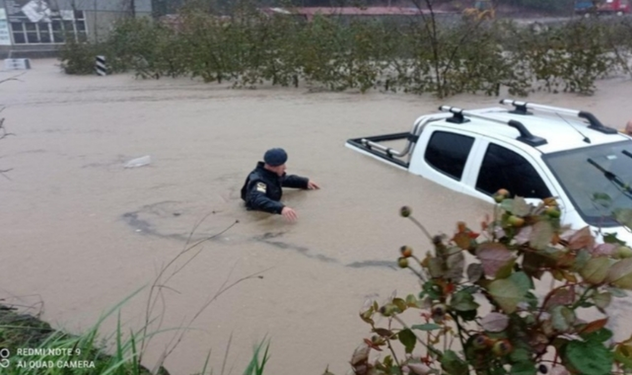 Selden 4 kişi ve 2 köpek kurtarıldı!