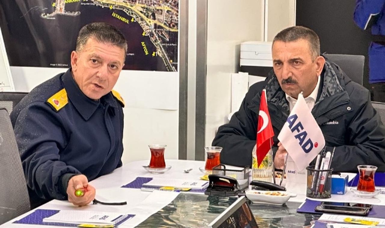 Vali Hacıbektaşoğlu AFAD'ın tırında! Son gelişmeleri aktardılar