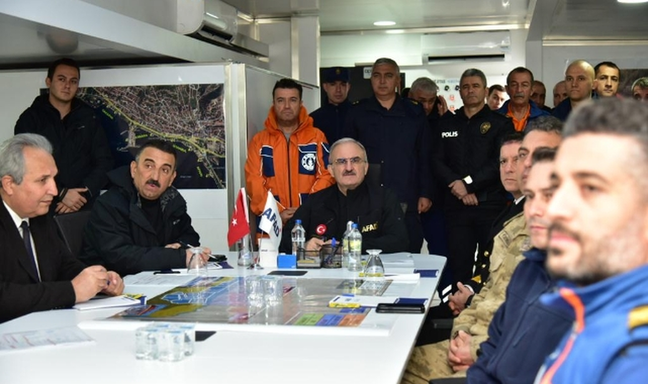 Bakan Yardımcısı Karaloğlu, Kafkametler'in kayıp 7 mürettebatını arama çalışmalarını denetledi