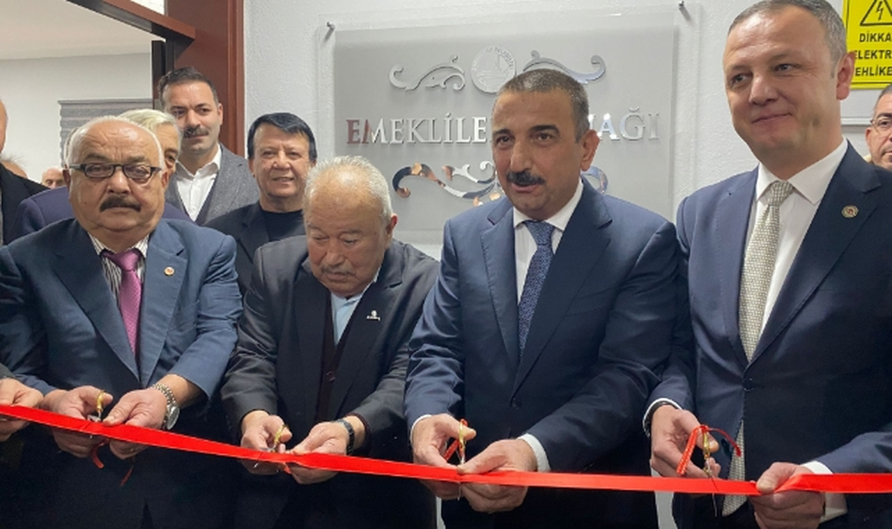 Emekliler Konağı hizmete girdi! Çay 2 TL'den satılacak