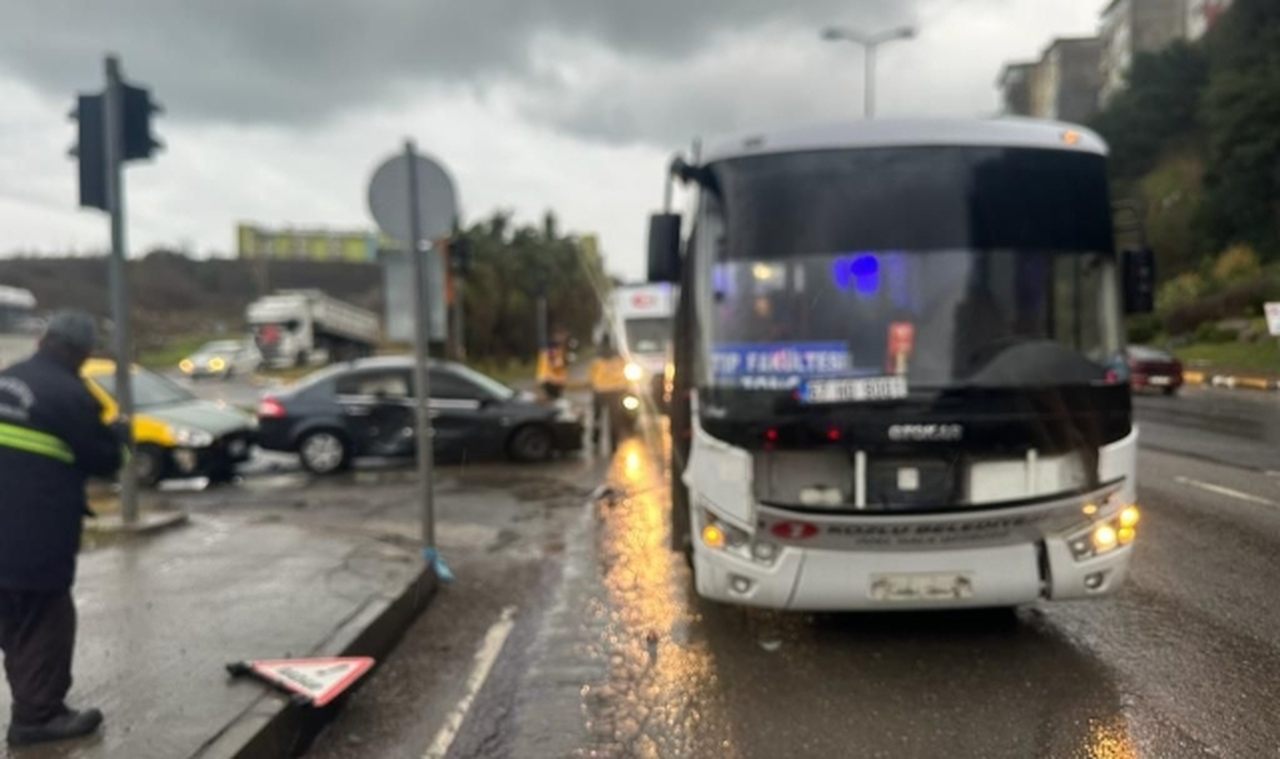 Kozlu sahil yolunda kaza: Yaralılar var!