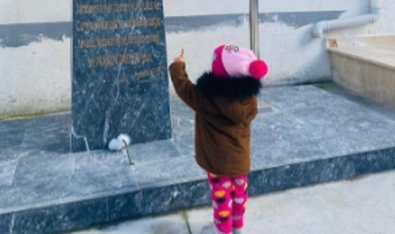 Yalnız başına gezen kız çocuğunun ailesini jandarma buldu