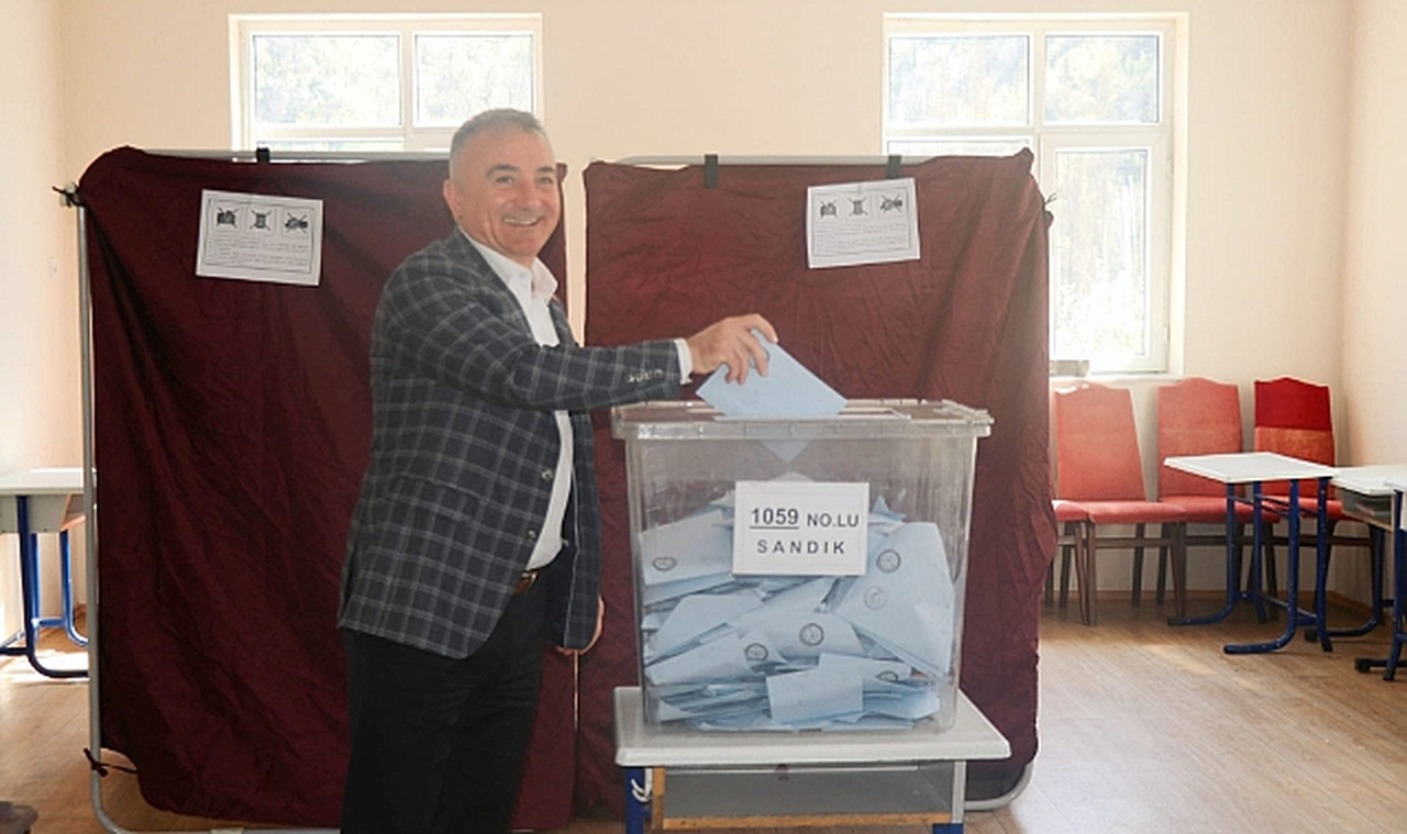 Sesli oyunu kullandı, sandık sandık gezmeye başladı 
