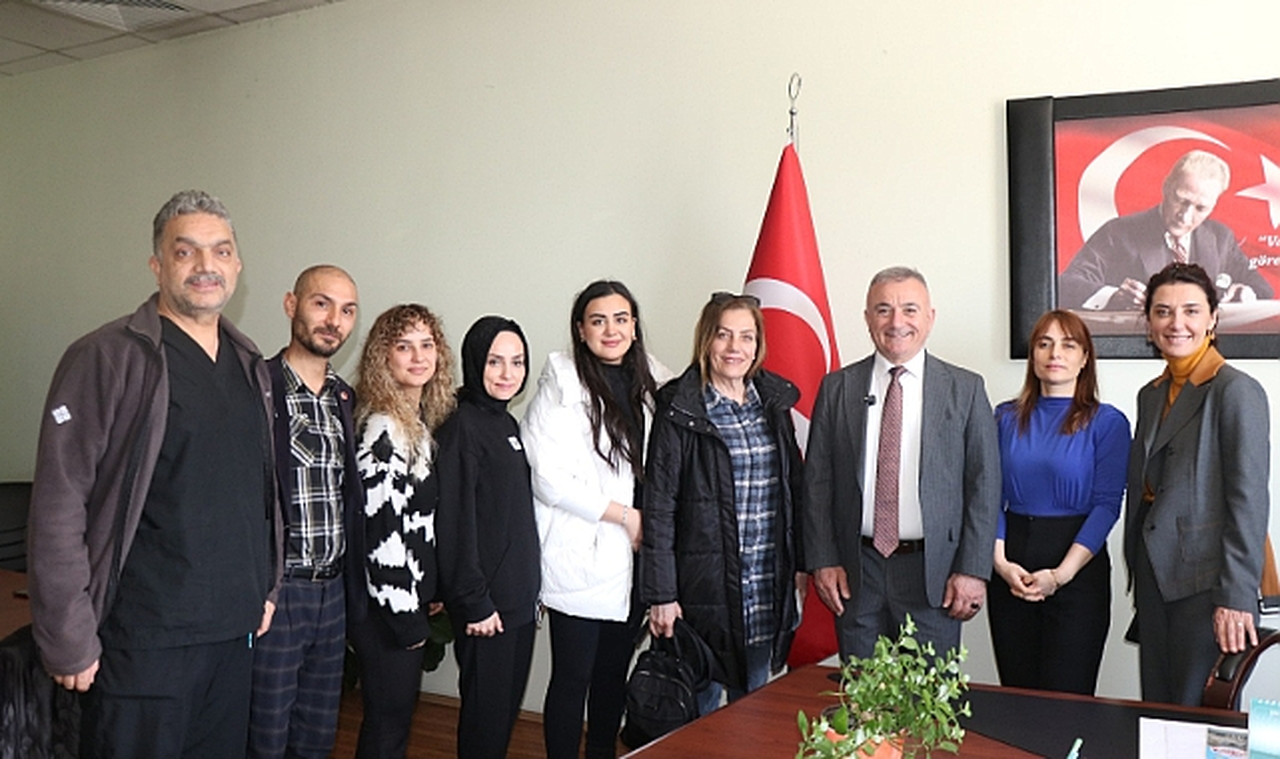 Sesli ve ekibi Ağız ve Diş Sağlığı Merkezi çalışanlarıyla buluştu