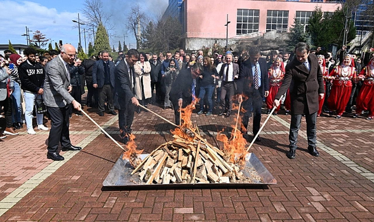Zonguldak Bülent Ecevit Üniversitesi’nde Nevruz ateşi yandı