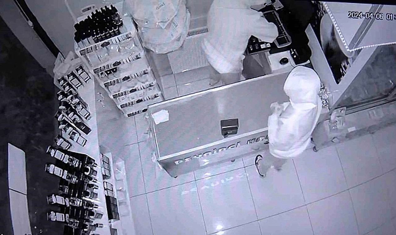 Hırsızlar için işyerine harçlık bıraktı!