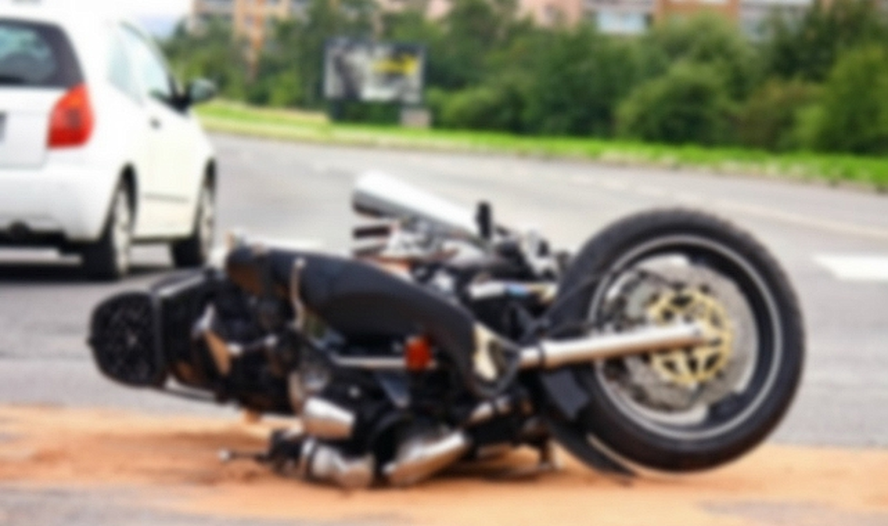 Motosikletiyle kaza yaptı!