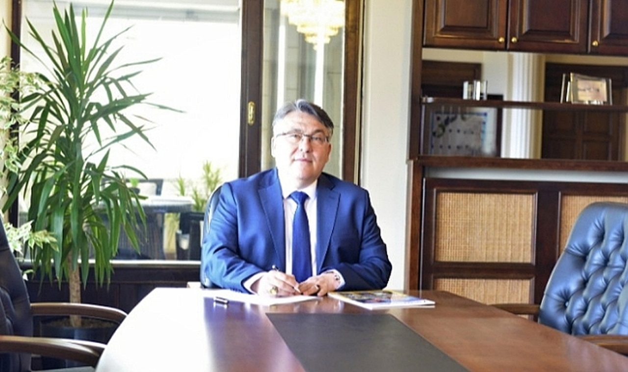 Rektör Özölçer'den 19 Mayıs Atatürk'ü Anma, Gençlik ve Spor Bayramı mesajı