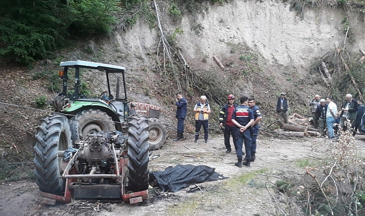 Traktörün altında kalan adam hayatını kaybetti