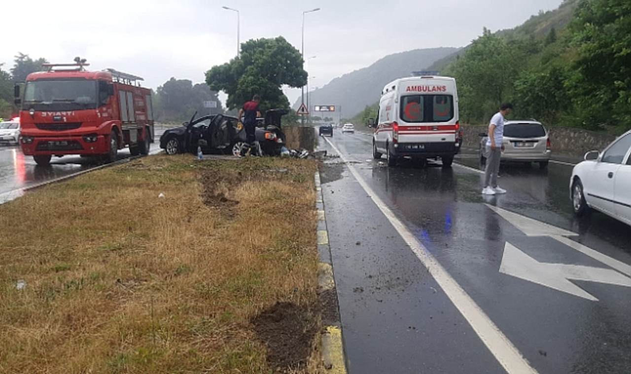 Akçakoca-Alaplı yolunda trafik kazası; 2 yaralı