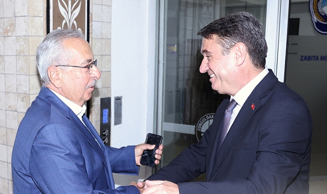 Eski Bakan Zeki Çakan Zonguldak Belediyesi'ni ziyaret etti