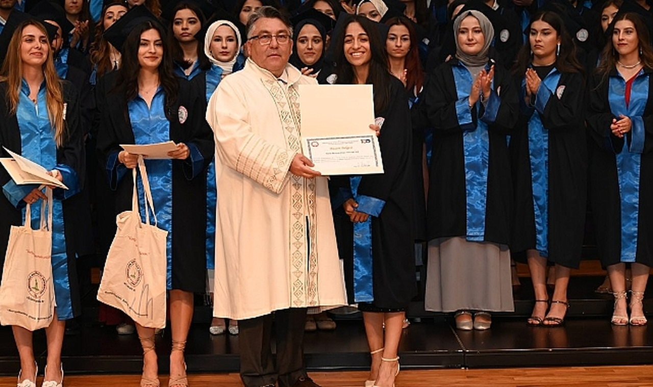 Sağlık Bilimleri Fakültesi mezunları için yemin töreni düzenlendi