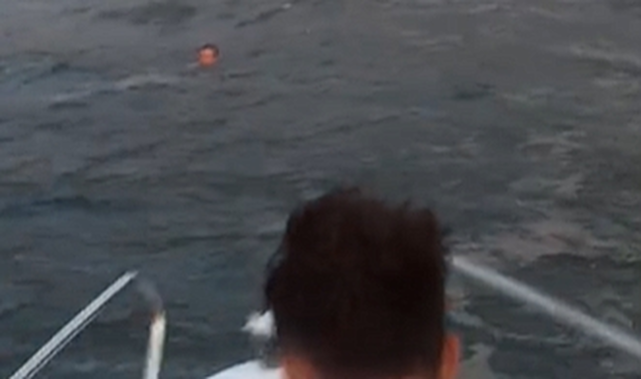 Denizde can pazarı! Kurtarma anı saniye saniye kaydedildi!