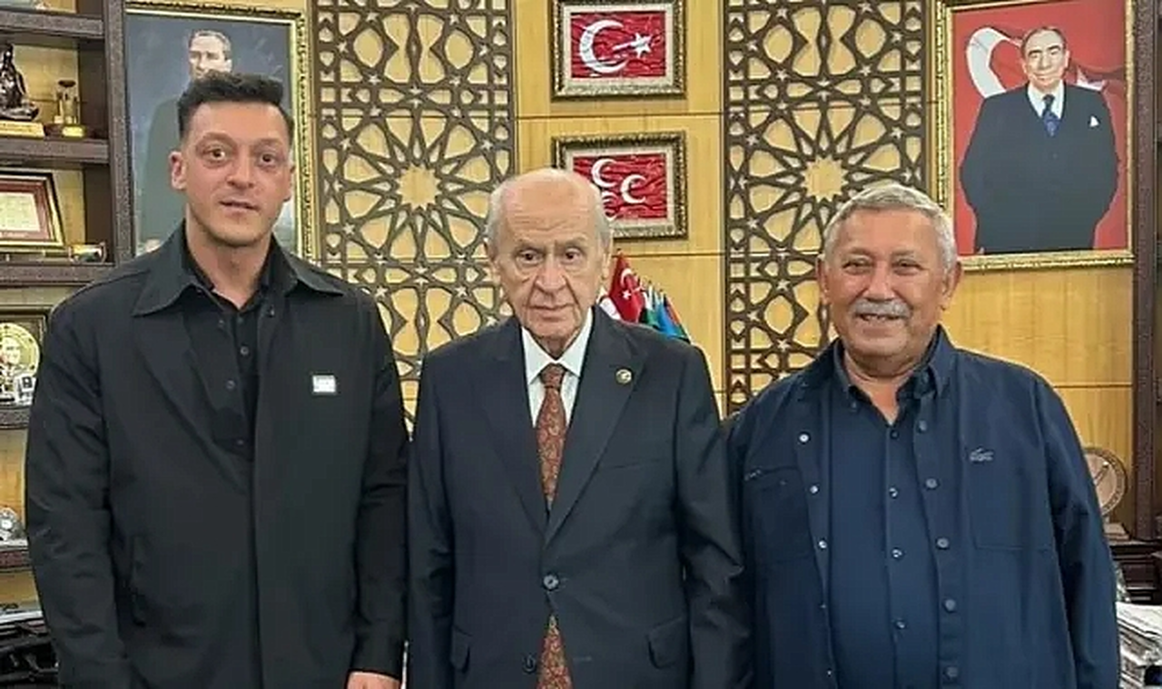 Mesut Özil'den Devlet Bahçeli'ye ziyaret