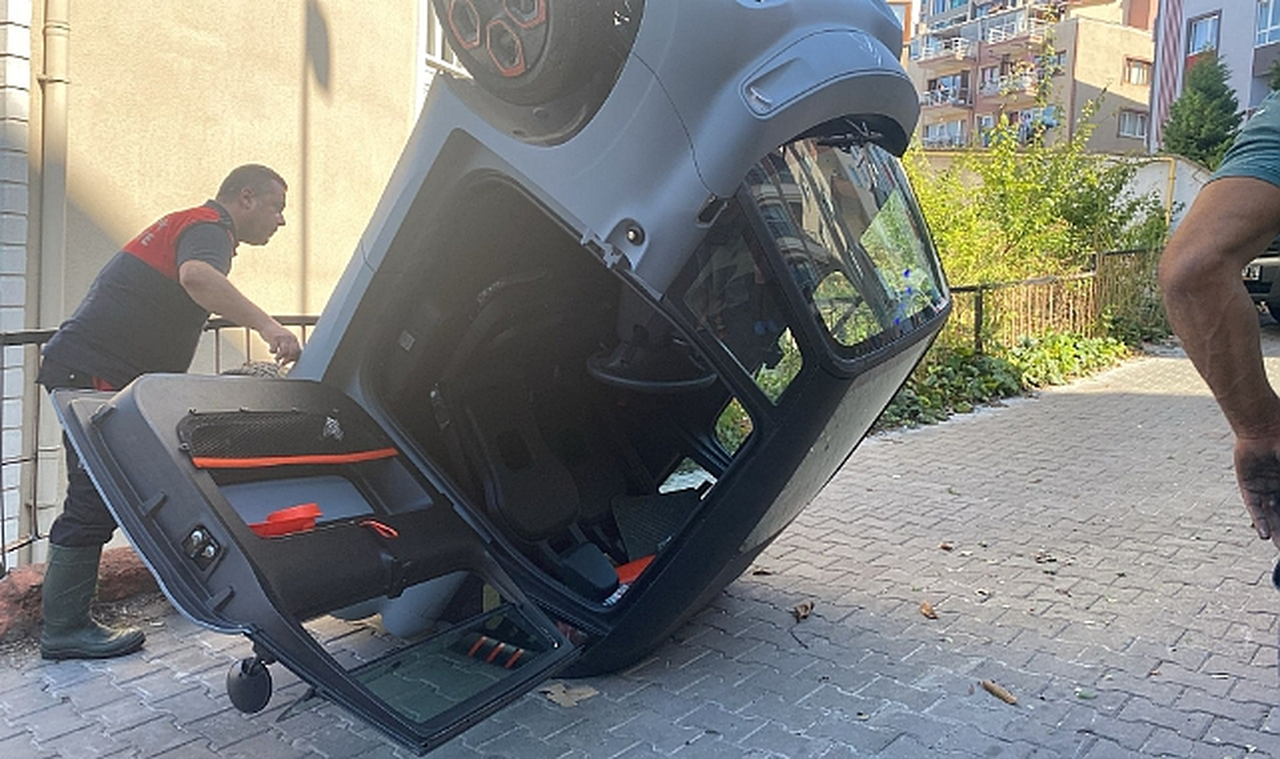 Park etmek istediği otomobiliyle alt yola düştü