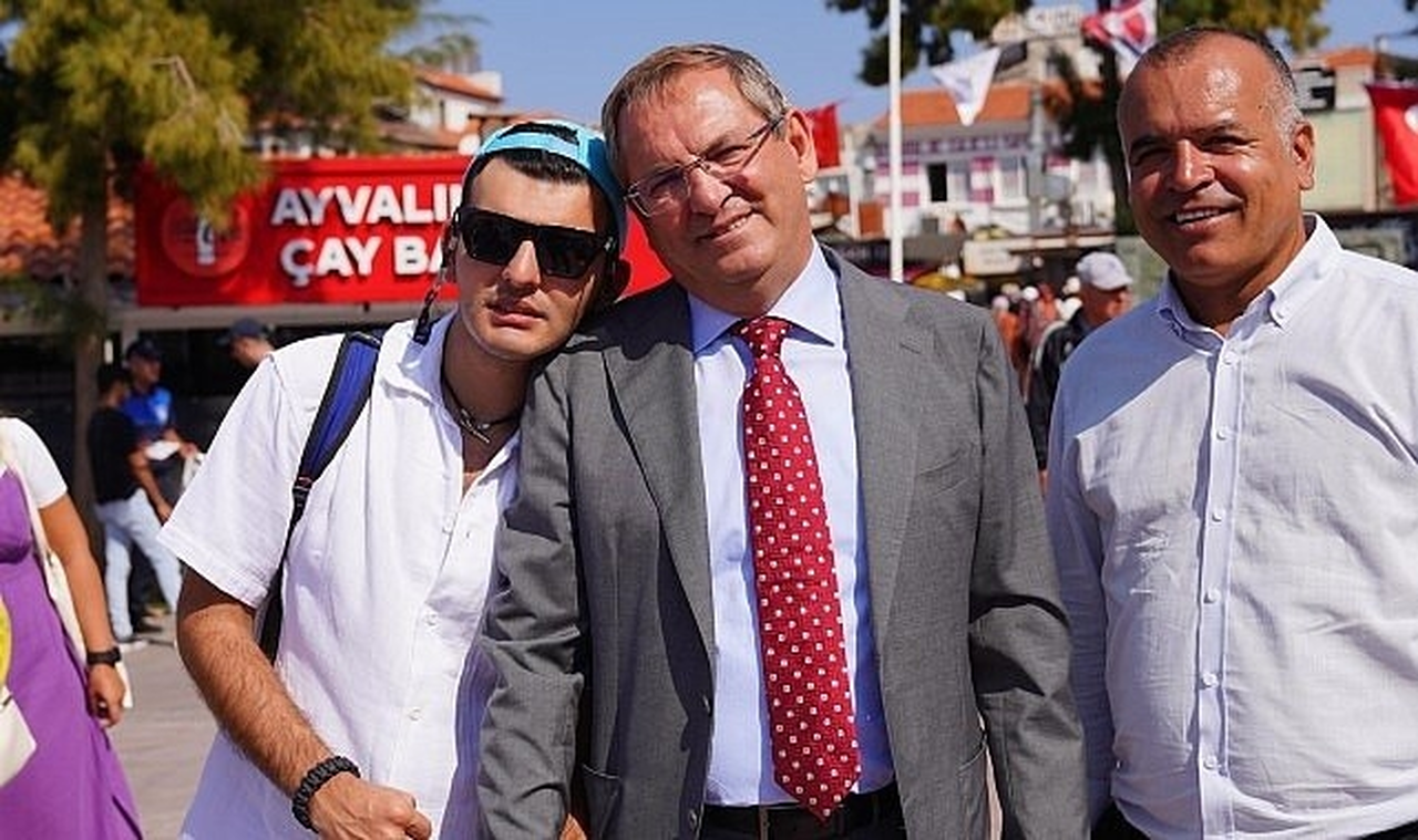 Ayvalık'ta 32'inci kez düzenlenen "Ayvalık Engelliler Şenliği" başladı.