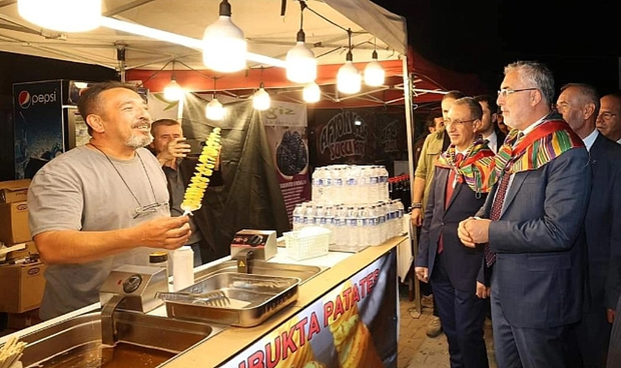 Bakan Işıkhan, Pazaryeri'ni Ziyaret Etti